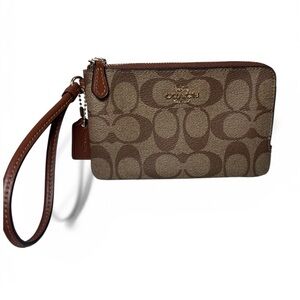 Coach Double Zip Corner Zip Wristlet in Brown EUC! Comes with coach Dusty